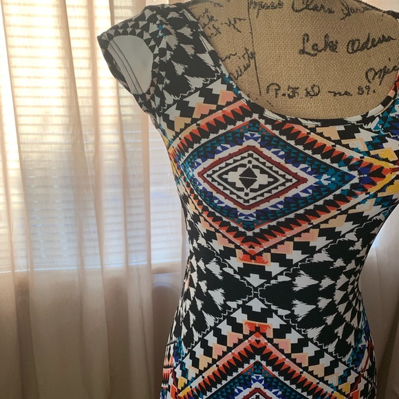 NWOT Charlotte Russe printed maxi dress in Size XS - Picture 3 of 5